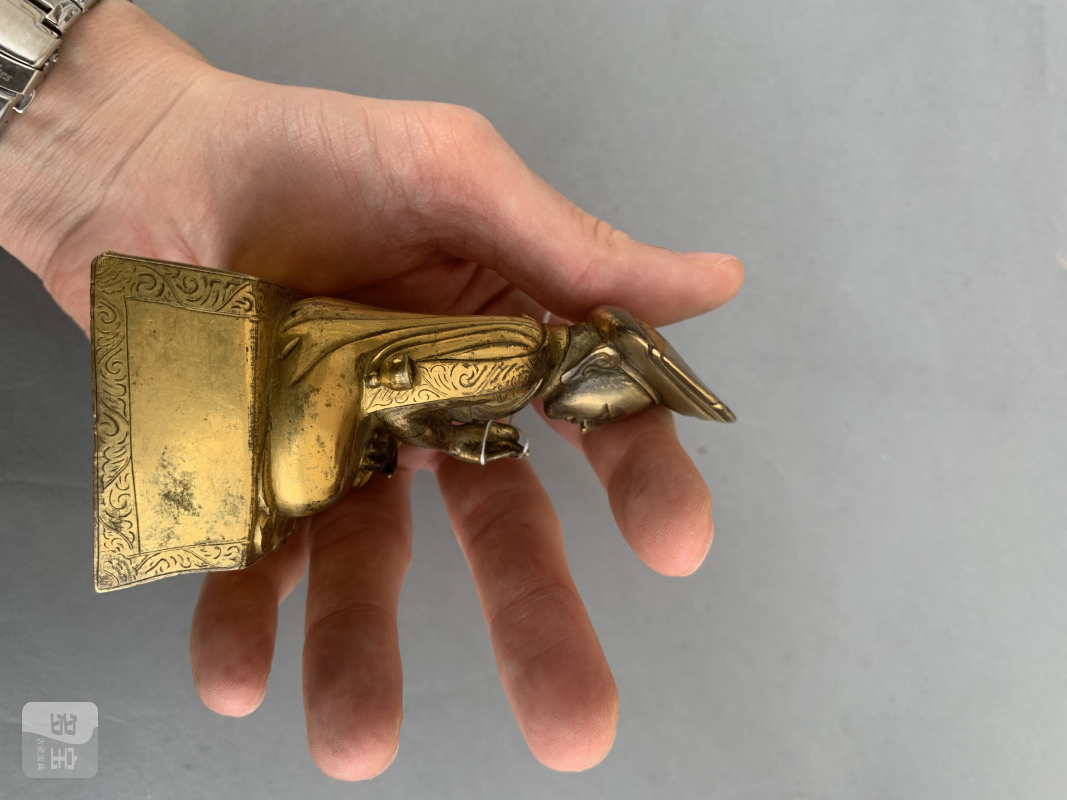 A parcel-gilt bronze figure of lama - 图9